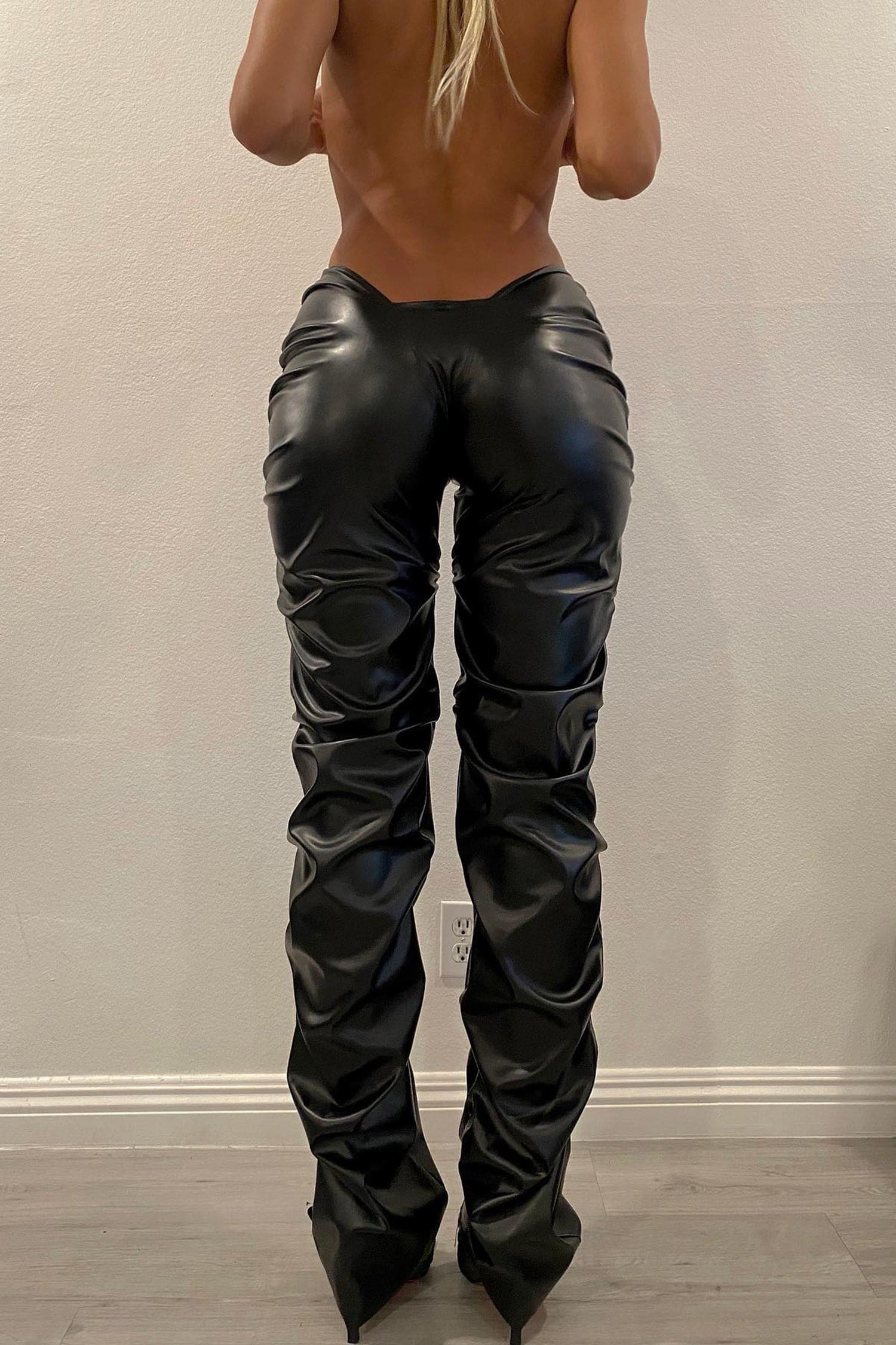 Black Leather Low Rise V-Cut Ruched Flare Cargo Pants / S